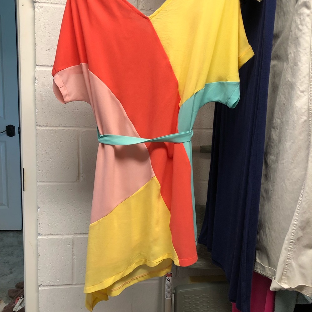 Cute Top! - Picture 2 of 5